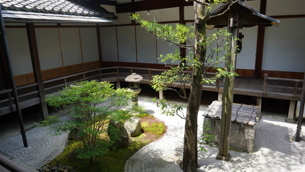 閼伽井庭