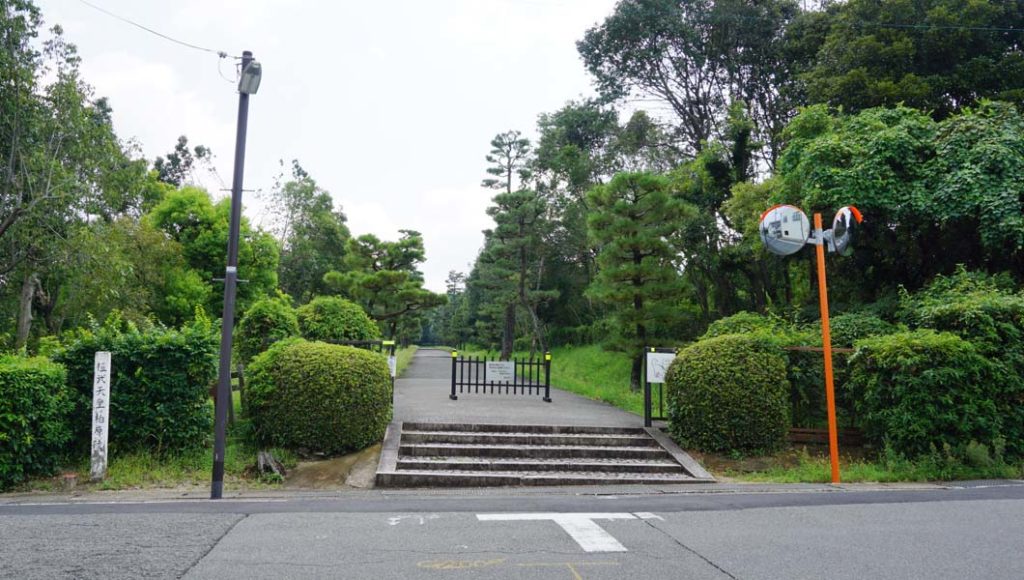 桓武天皇陵 参道入口