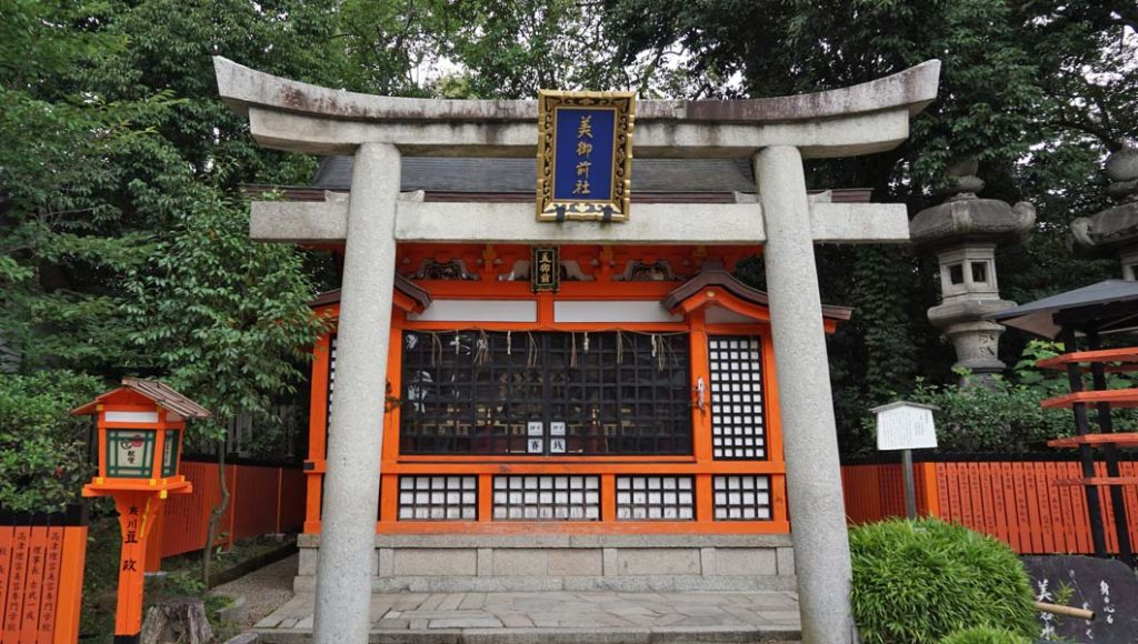 美御前社