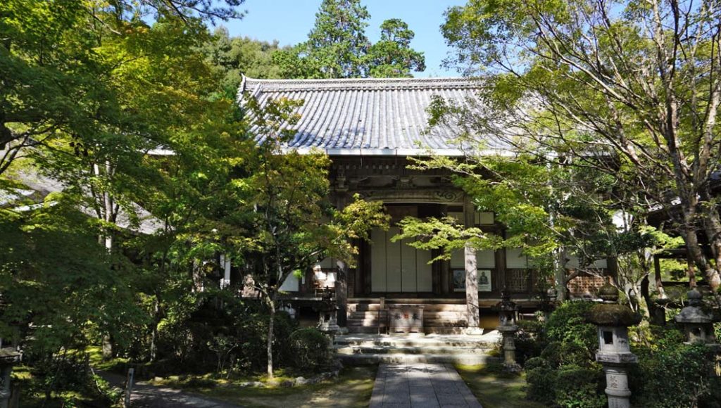 西明寺の本堂01