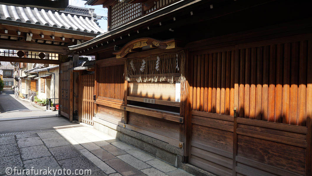 京都ゑびす神社　本殿横