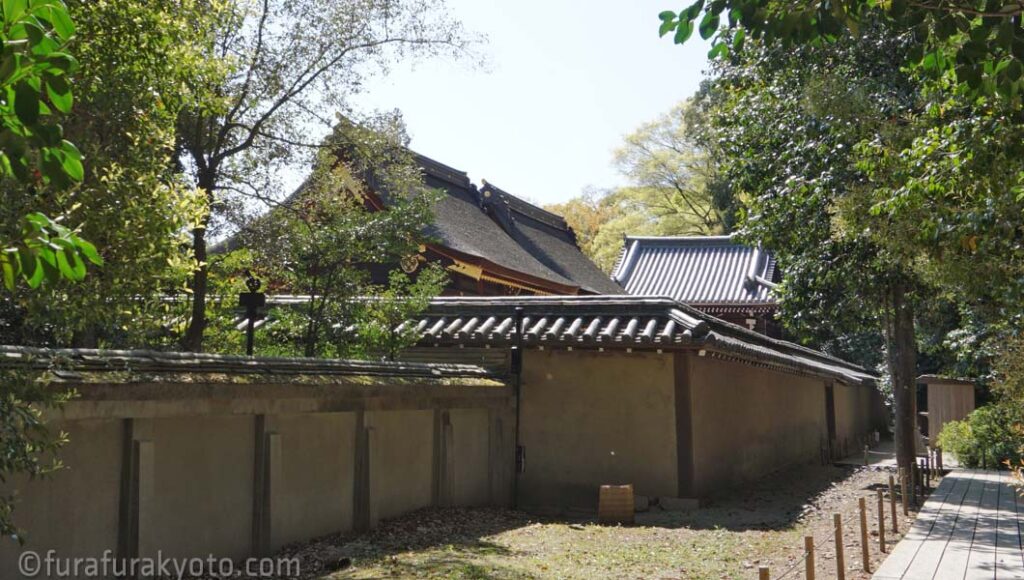 下鴨神社　本殿の屋根