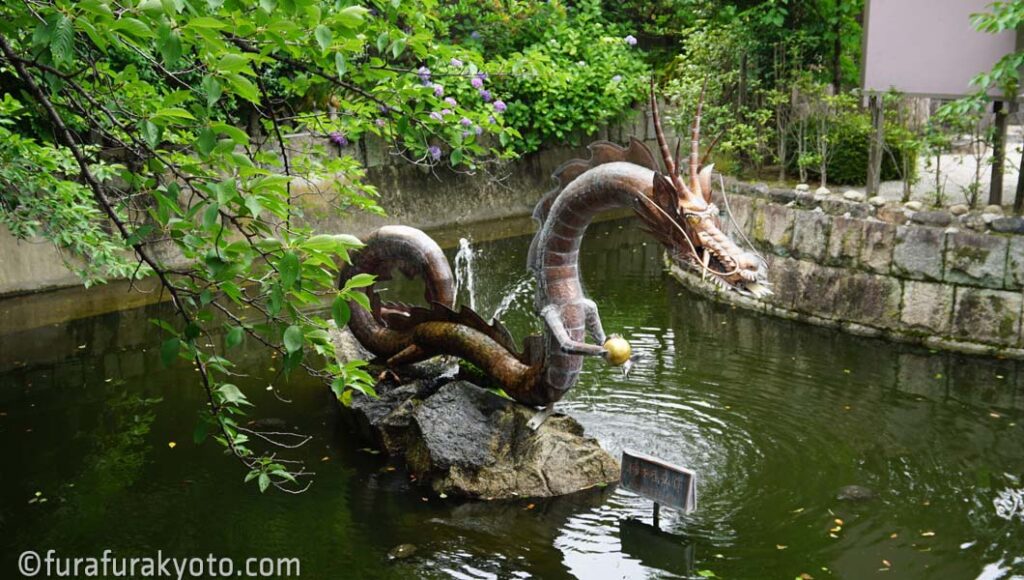 壬生寺　庭園の龍