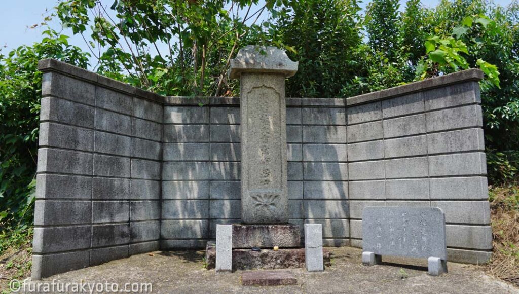仏国寺　小堀遠州の墓