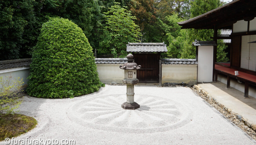 雲龍院　灯篭