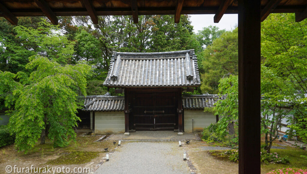 雲龍院　勅使門